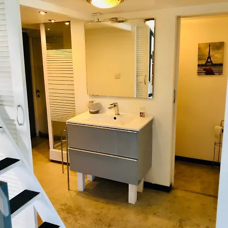Grand studio à louer avec terrasse Apartamento *